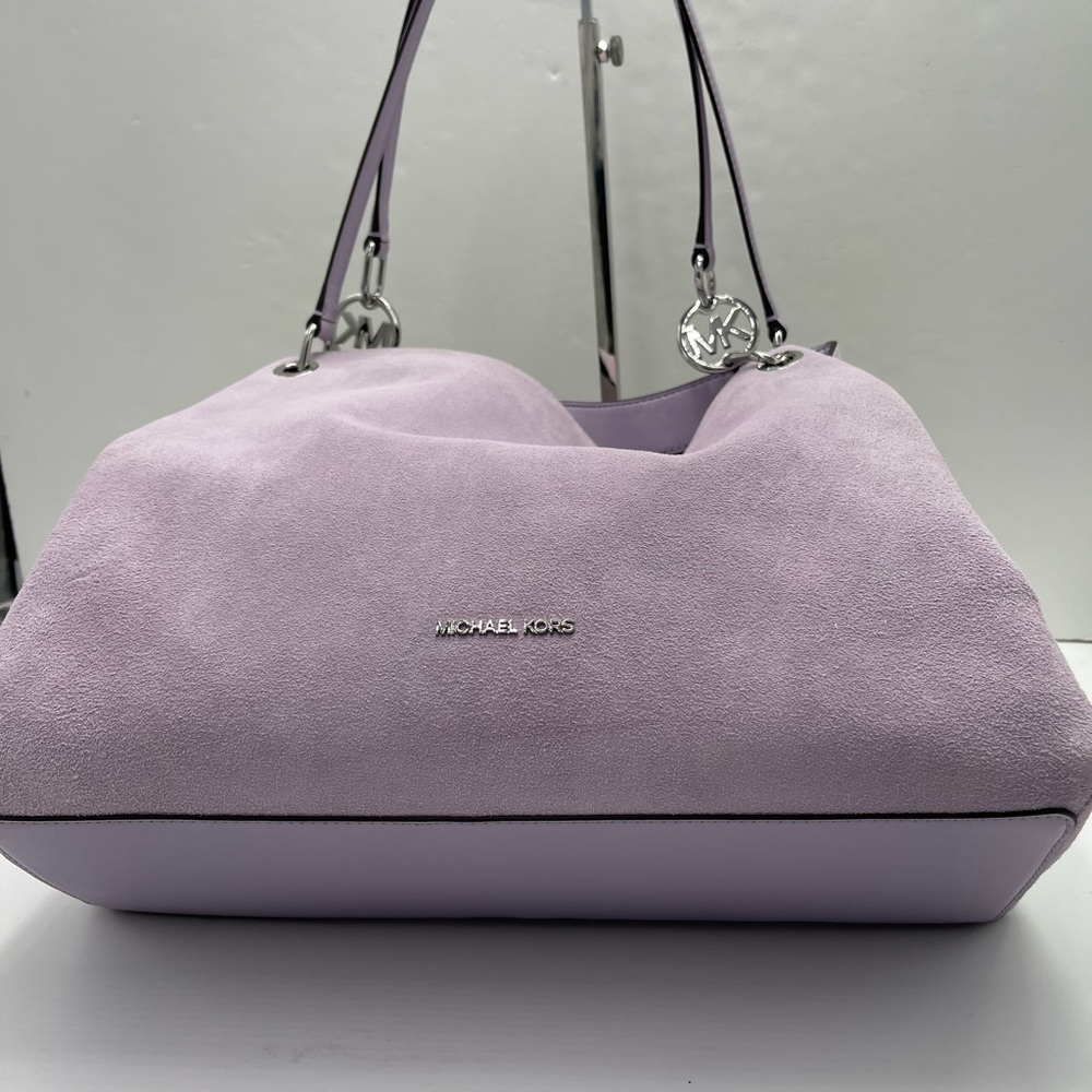 MICHAEL KORS Christina Lg Suede Triple Gusset Shoulder Tote Bag
Light Quartz
NWT - Picture 9 of 16